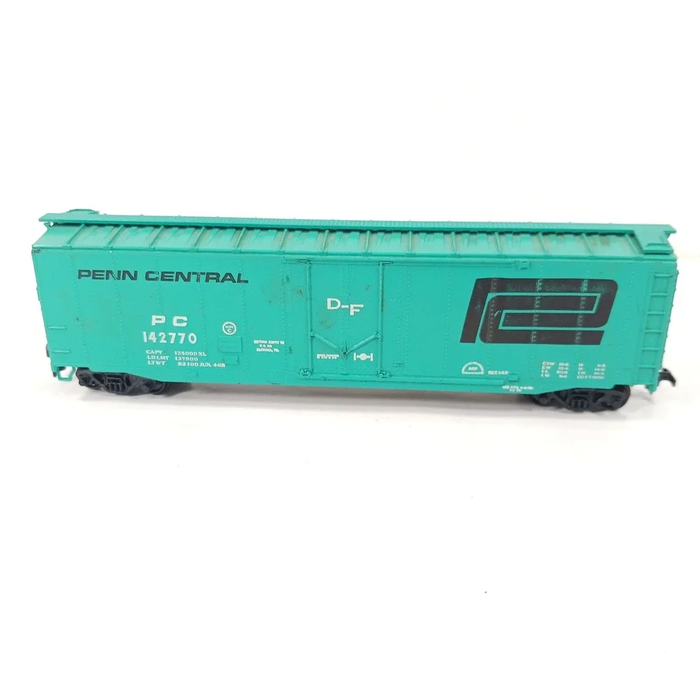 HO Scale Penn Central 50ft Sliding Door Boxcar Jade Green PC 142770 Vintage